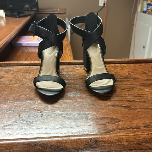 Black with gold trim blocked heel. - Picture 2 of 4